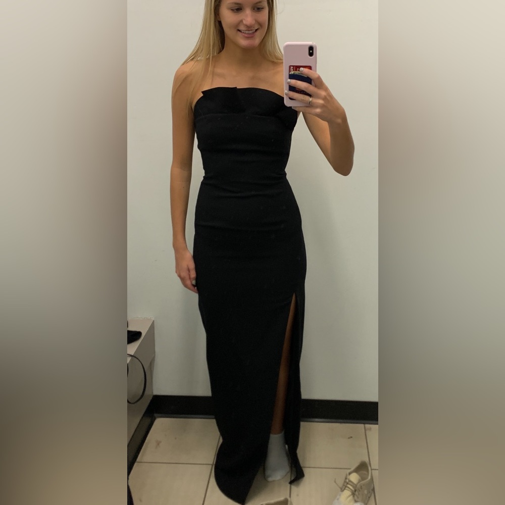 Cinq a Sept structured gown, floor length, strapless, size 4, never worn, NWOT